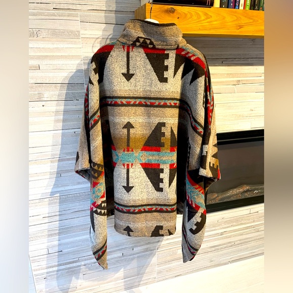 Southwest Aztec blanket button front poncho size small but can fit many sizes - Picture 2 of 6